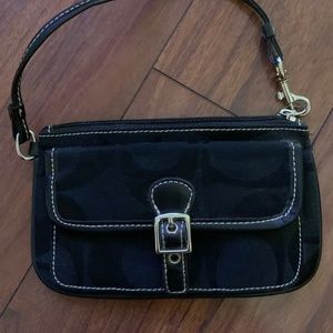 Gg…ing cute black wristlet purse